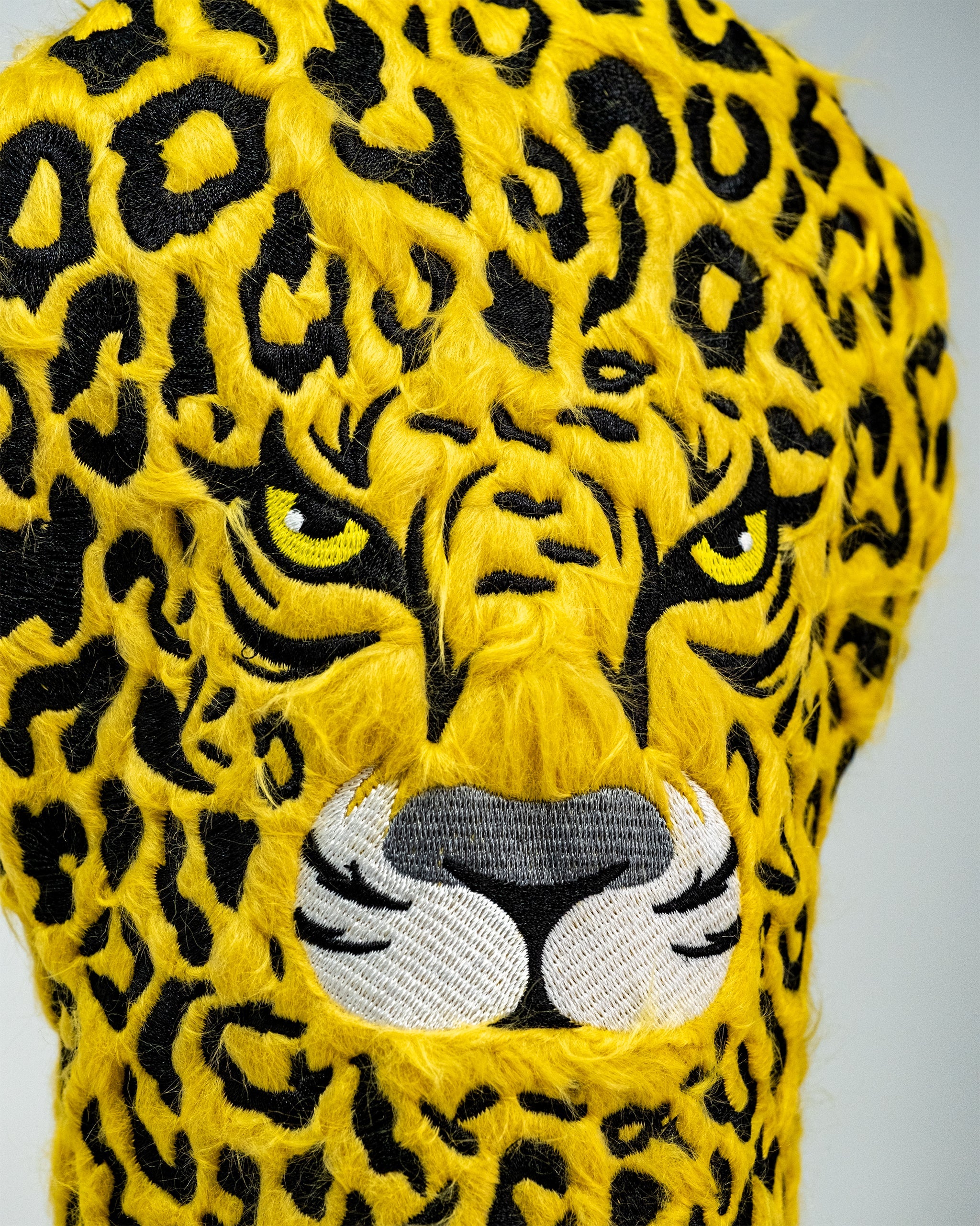 Leopard driver cover featuring a realistic leopard design for golf clubs.