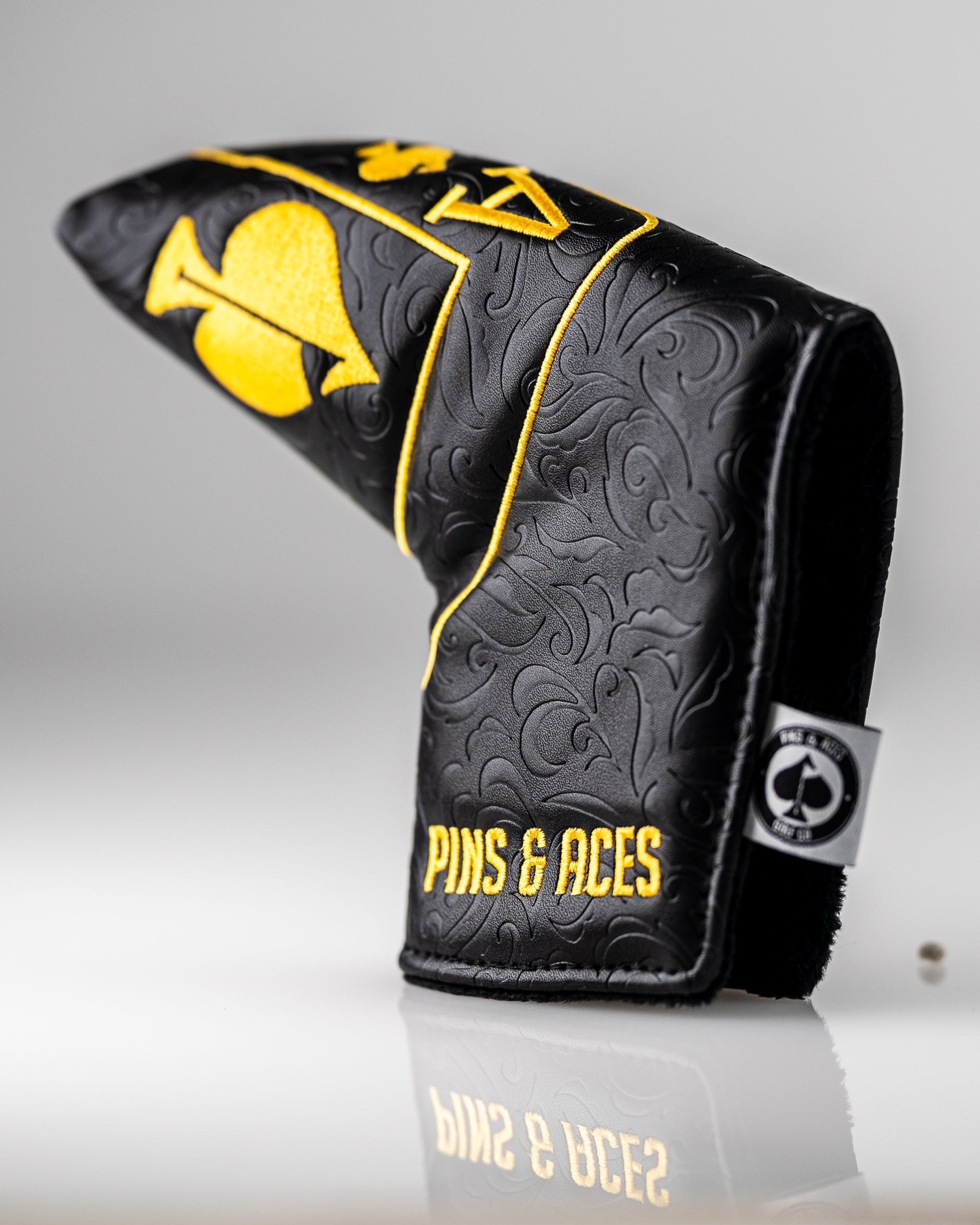 Black and gold Ace of Spades blade putter cover featuring a sleek design and embroidered detailing.