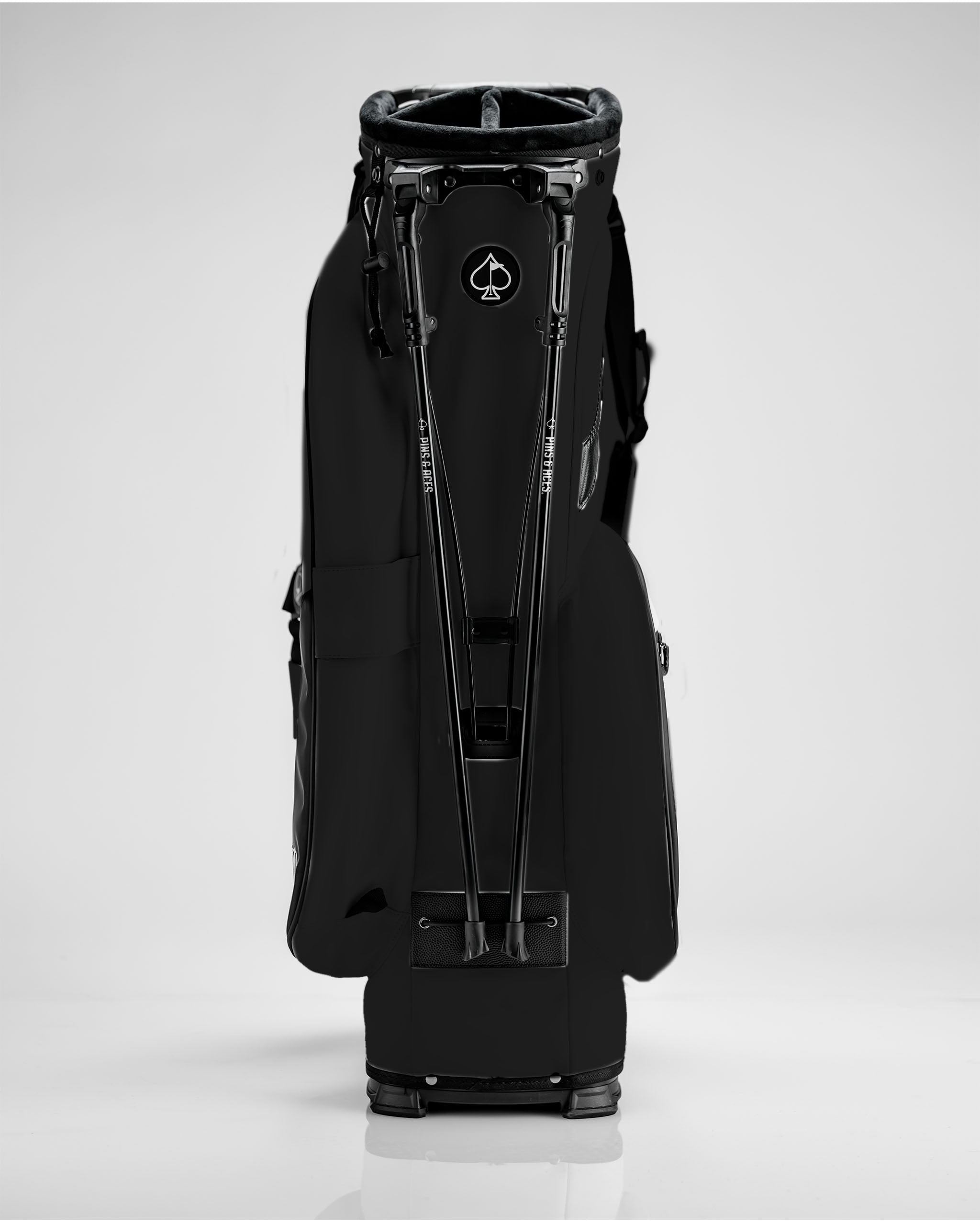 Player Preferred™ Golf Bag in Obsidian featuring a sleek design, multiple pockets, and comfortable straps.