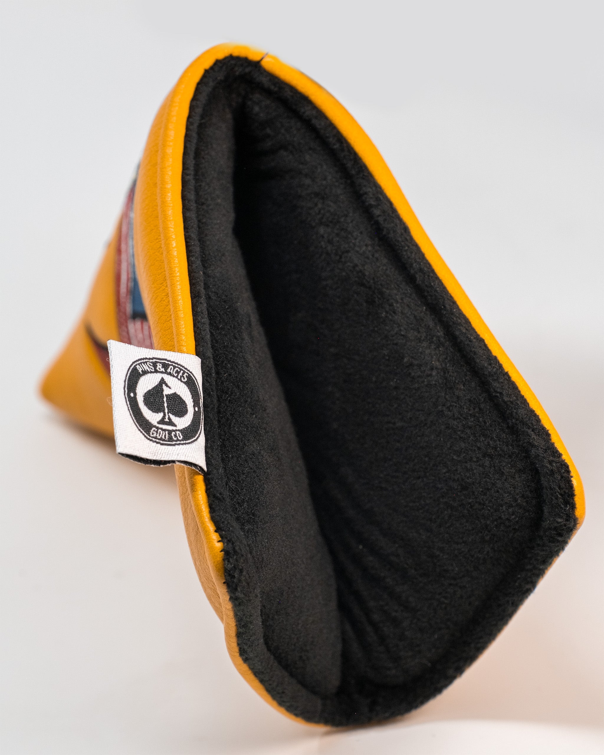 Dawg Country Blade Putter Cover featuring a bulldog design on a black background.