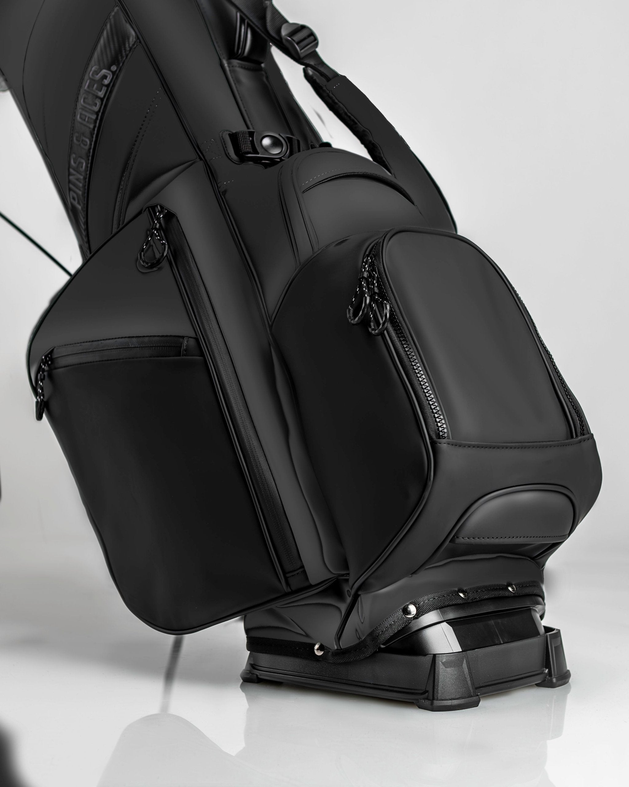 Player Preferred™ Golf Bag in Obsidian with a stay-flat bottom design for stability and convenience.