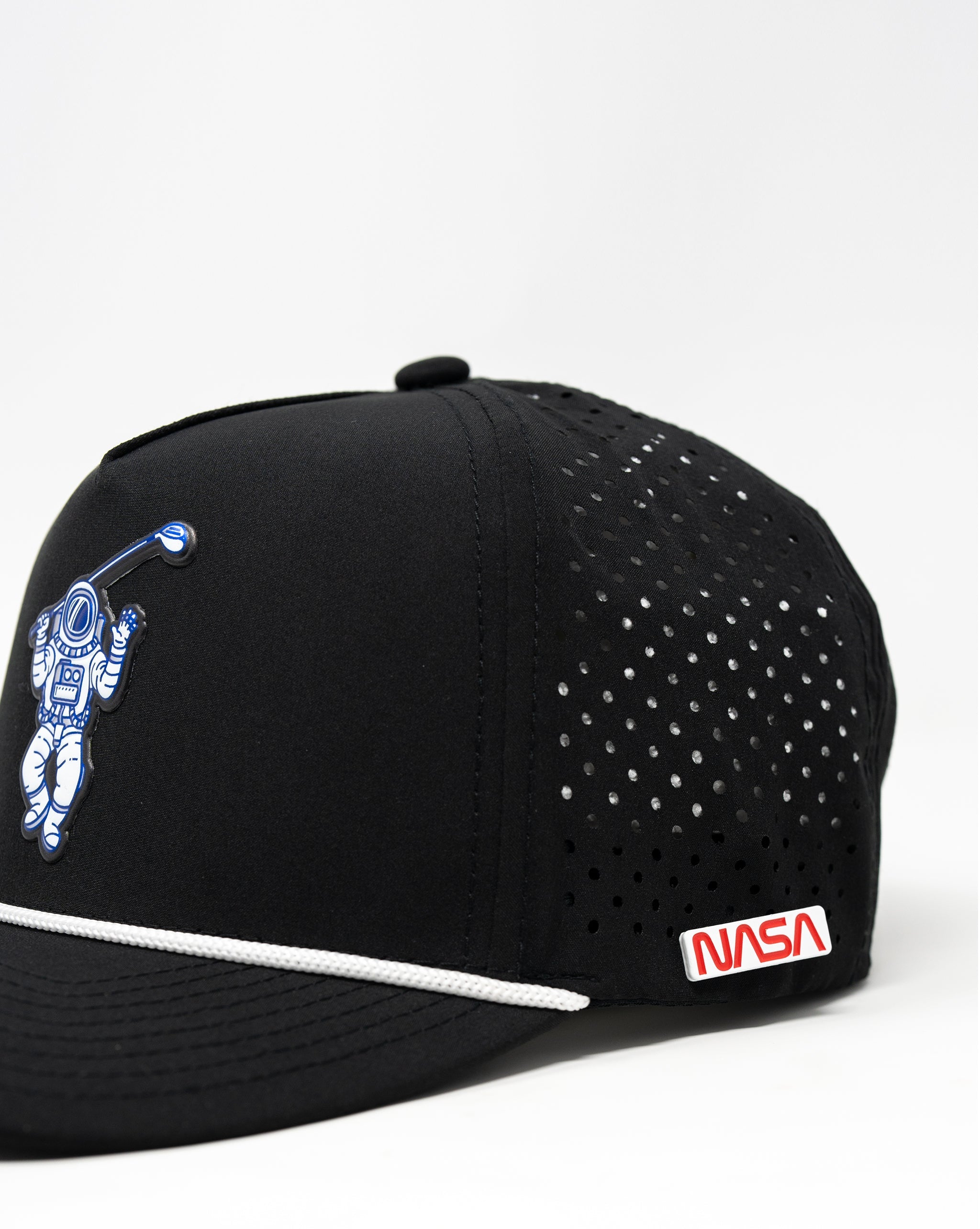 Perforated black rope hat featuring a "Space Golfer" design, ideal for outdoor activities.