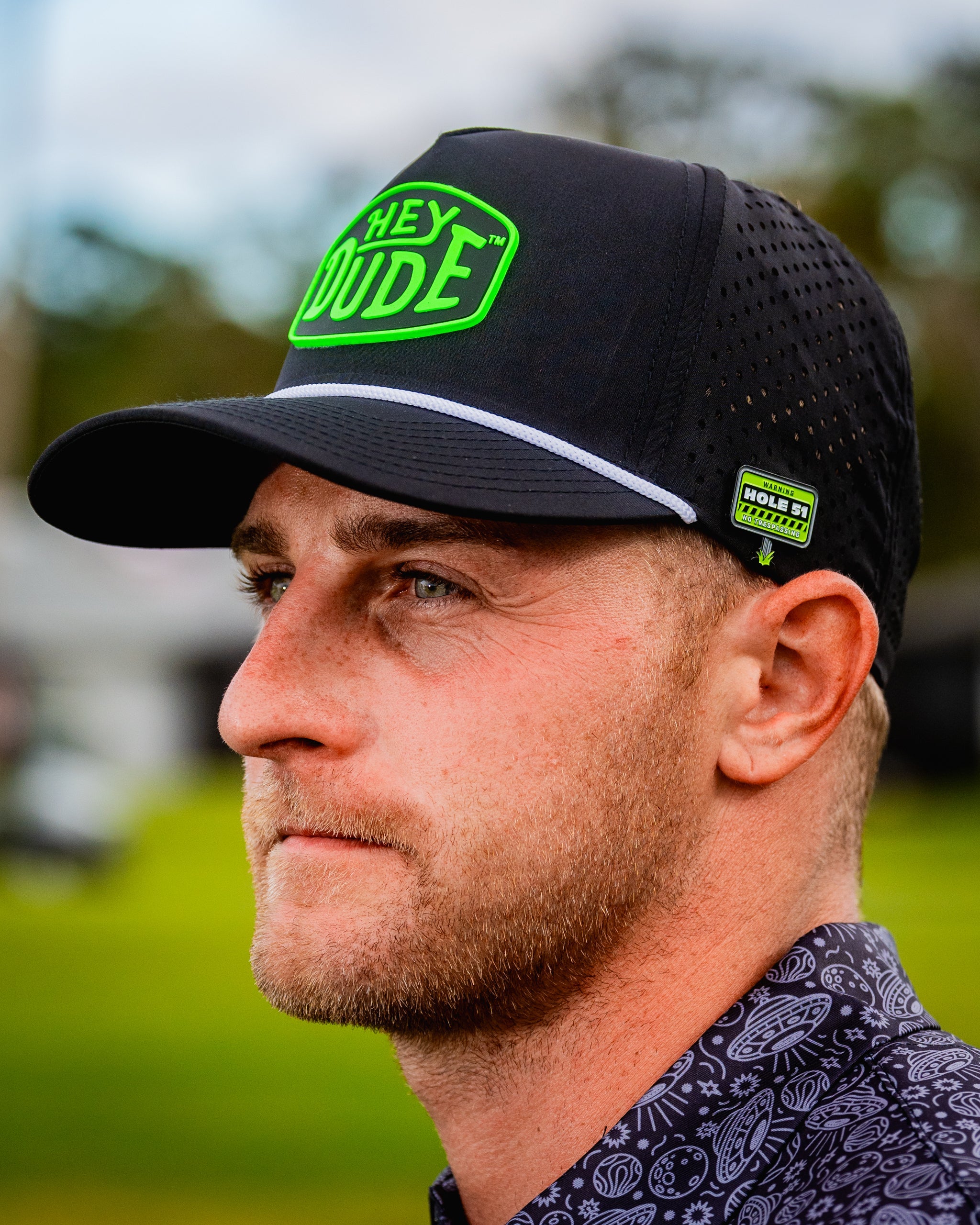 HEYDUDE Hole 51 Ball Marker in black and white with a minimalist design and engraved logo.