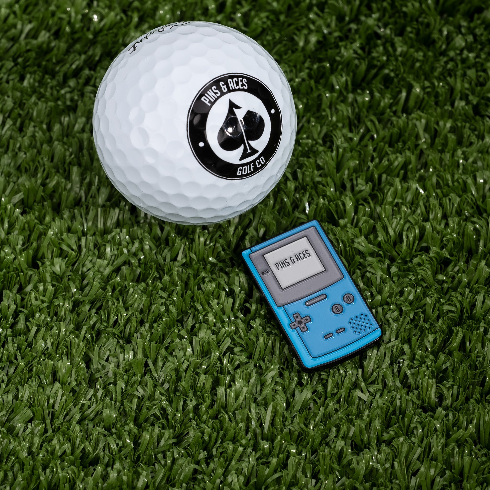 Game Boy-inspired ball marker featuring a retro gaming design, ideal for golf accessories.