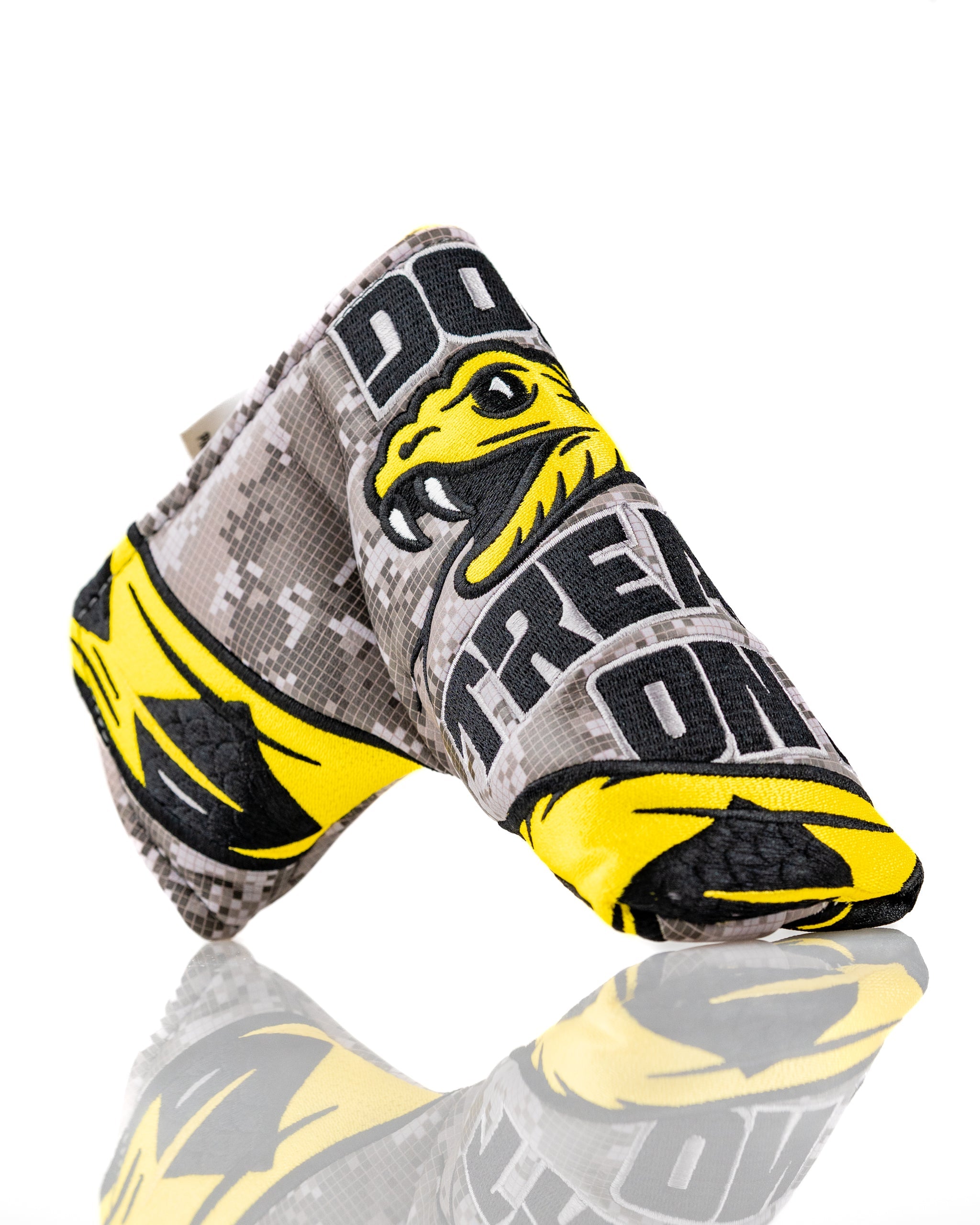Bold Don't Tread On Me 2.0 blade putter cover featuring a striking yellow design on a camo background for standout style.