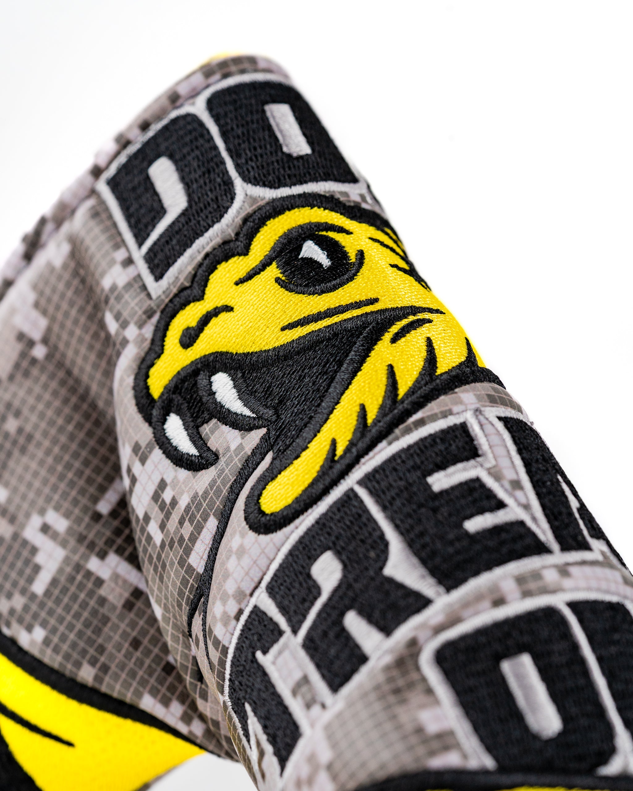 Bold "Don't Tread On Me 2.0" blade putter cover featuring a striking yellow snake design and camouflage pattern.