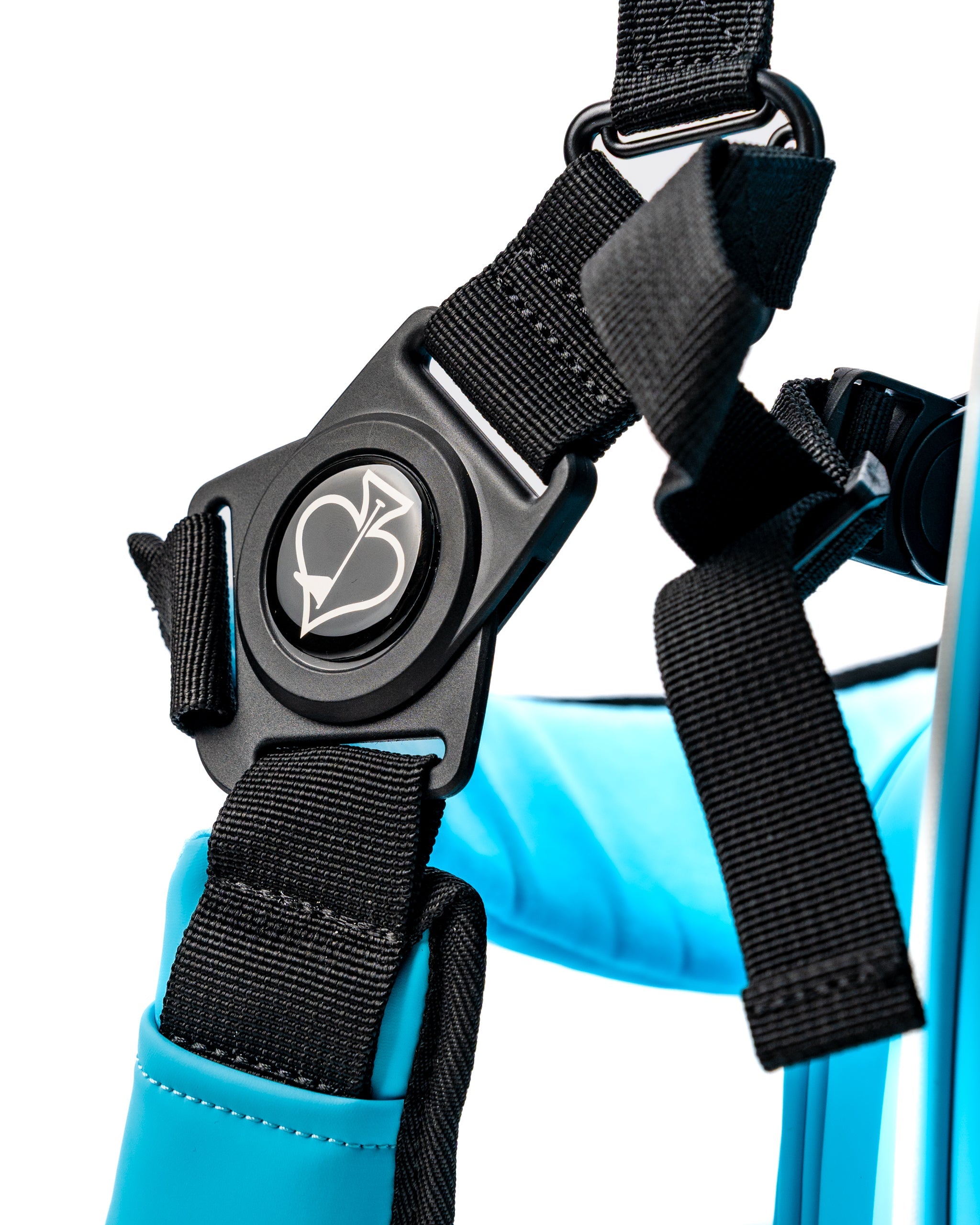 Close-up of the adjustable strap and buckle on the Player Preferred™ Golf Bag in Glacier, showcasing its durable design.
