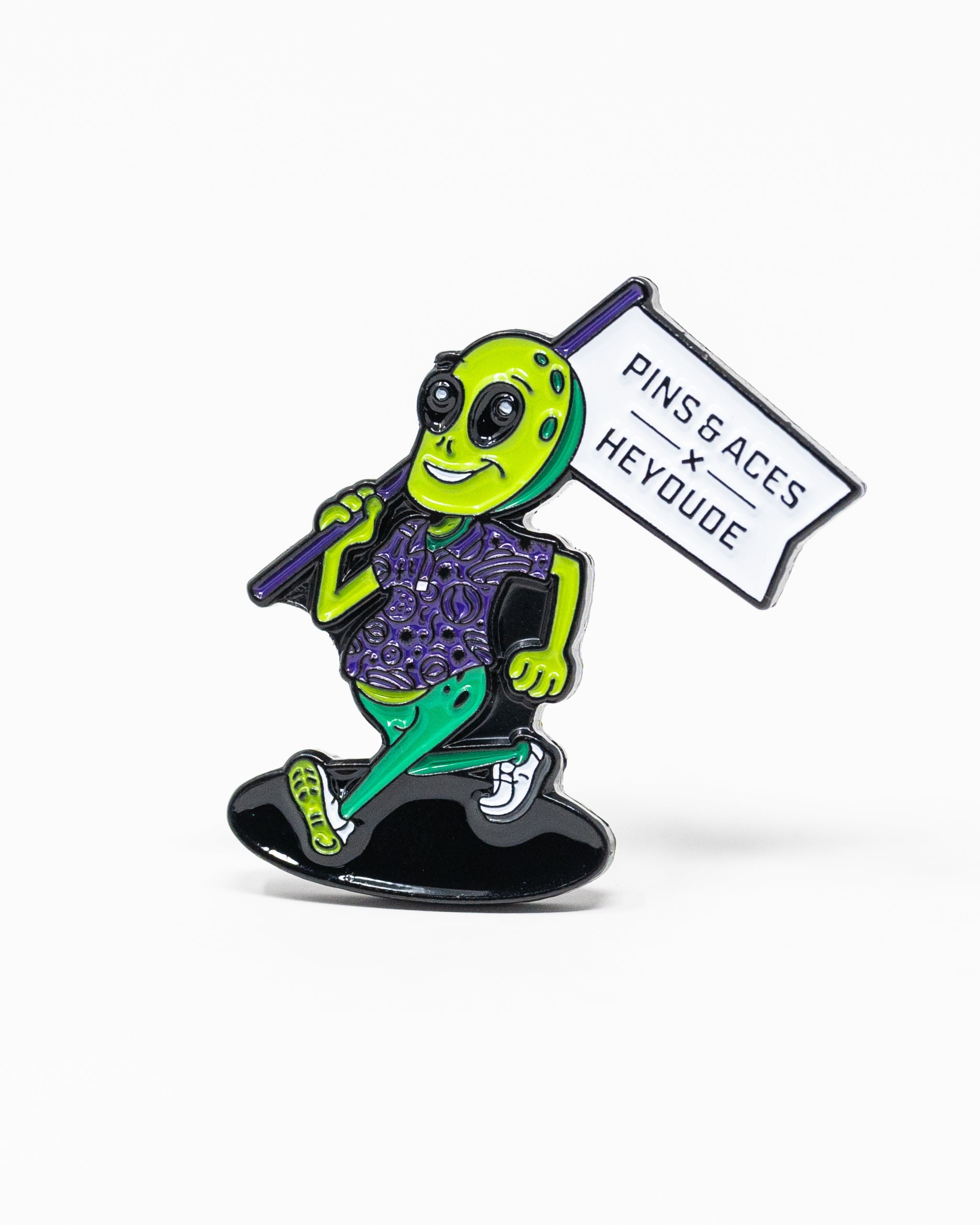 HEYDUDE Alien Ball Marker featuring a colorful alien design for golf enthusiasts.