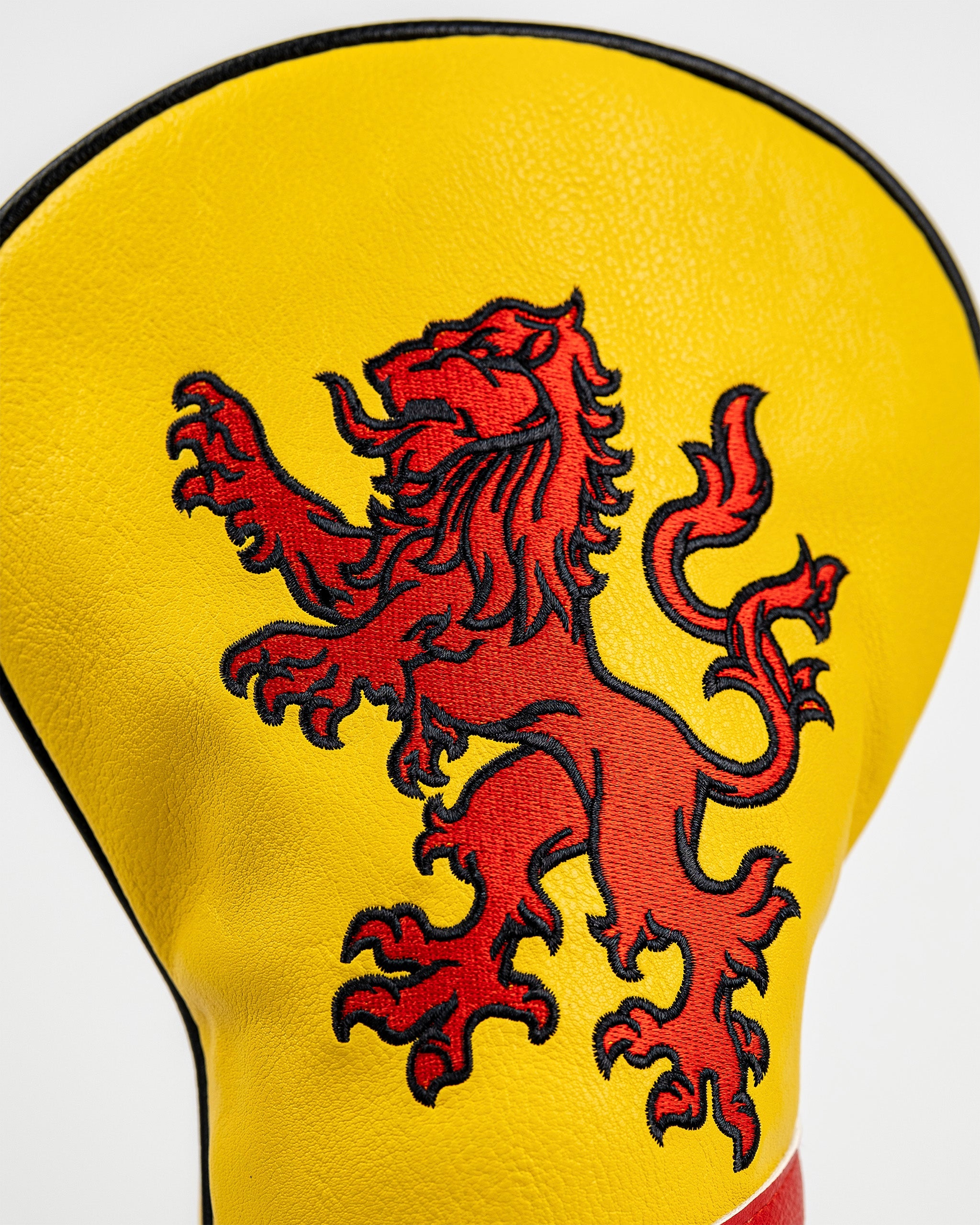 Scotland Driver Cover featuring a tartan design and an adjustable fit for golf clubs.