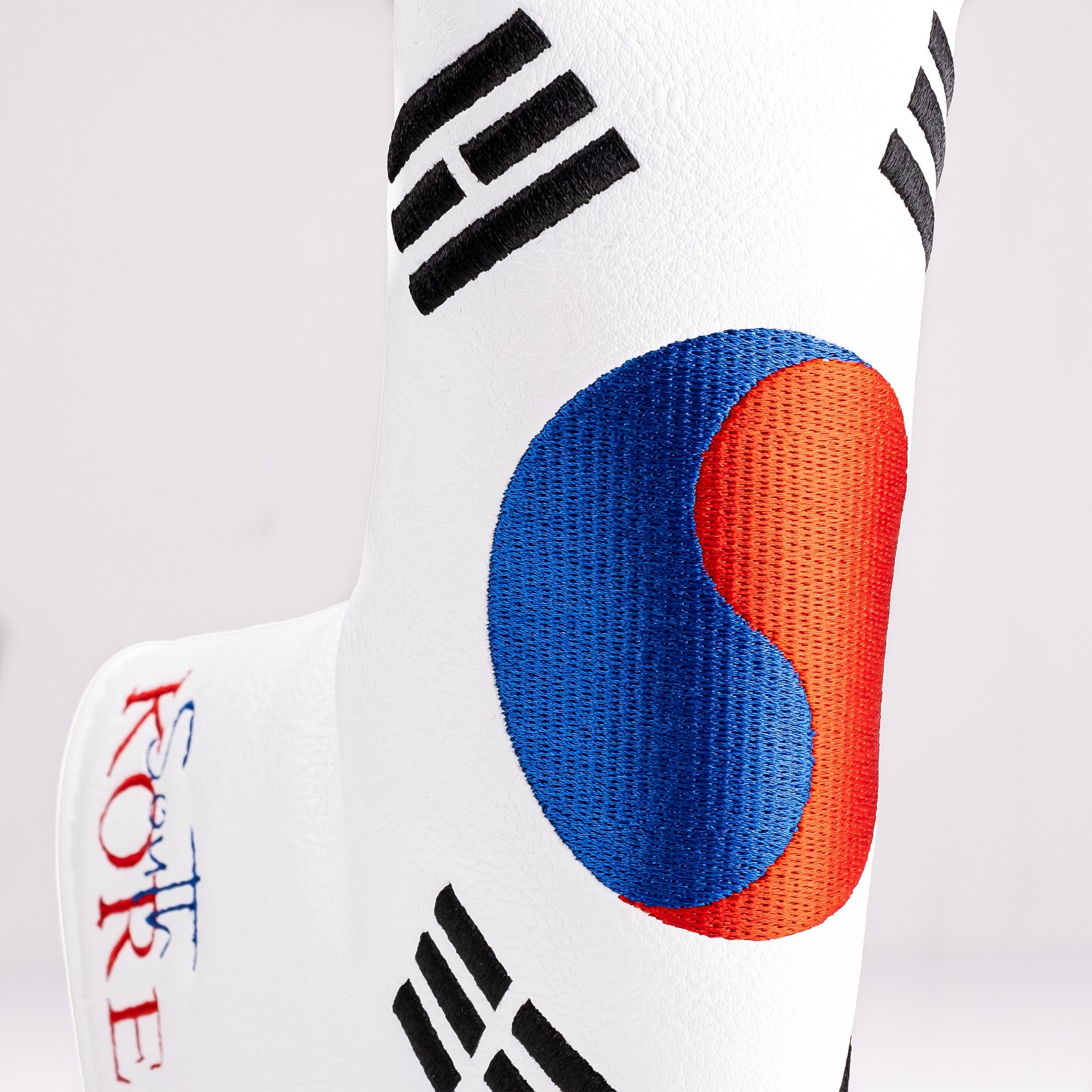 Alt text: South Korea blade putter cover featuring a vibrant design with the South Korean flag and intricate details.