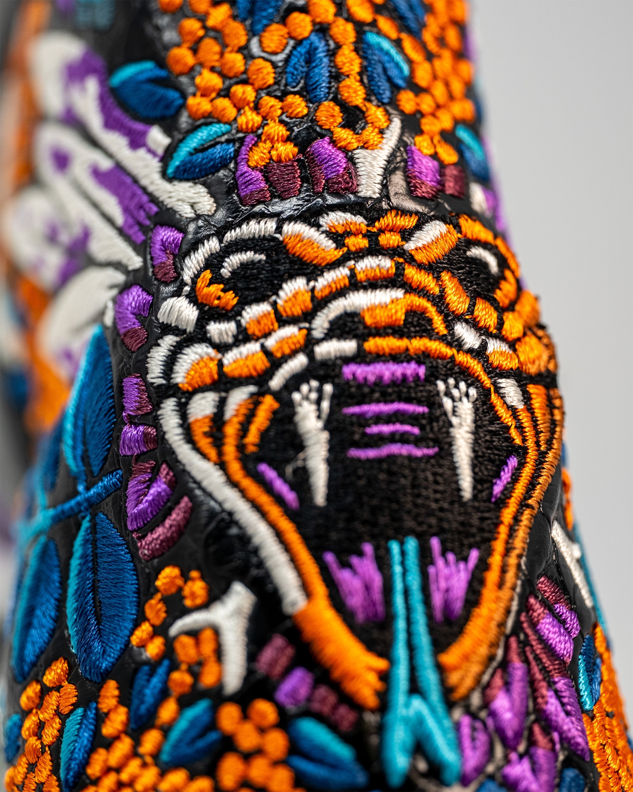 Venom Blade Putter Cover featuring a sleek design with venomous snake graphics and a secure fit for protection.