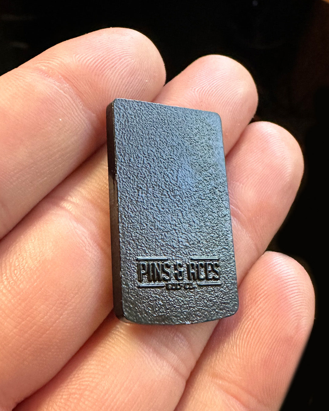 Retro Game Boy ball marker with pixelated design and vibrant colors, showcasing details on the back side.