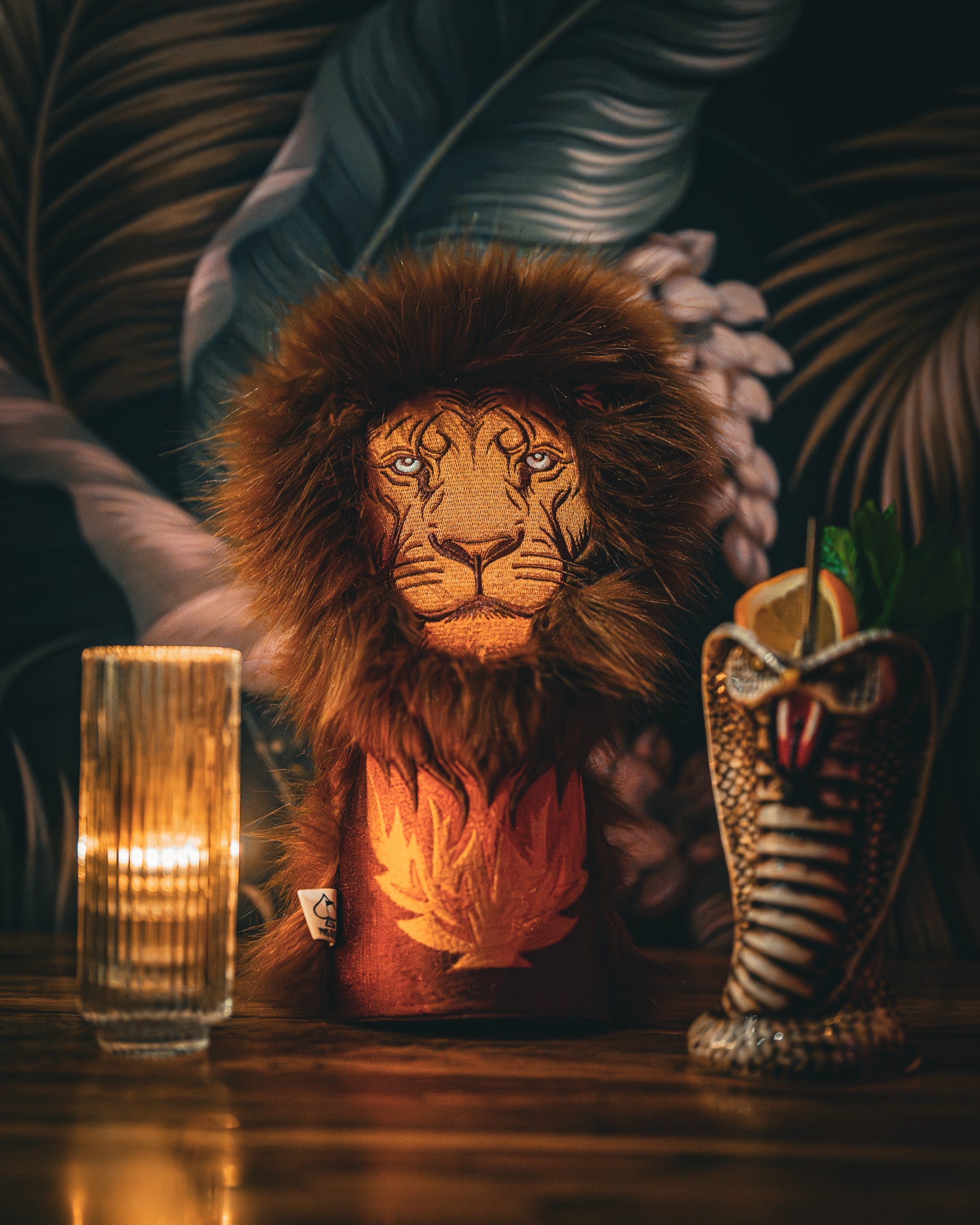 Lion driver cover for golf clubs, featuring realistic lion head design in vibrant colors.