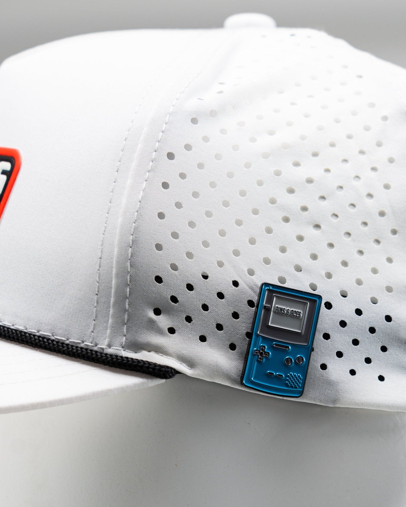 Perforated retro orange and white rope hat with a stylish design, ideal for casual outfits.