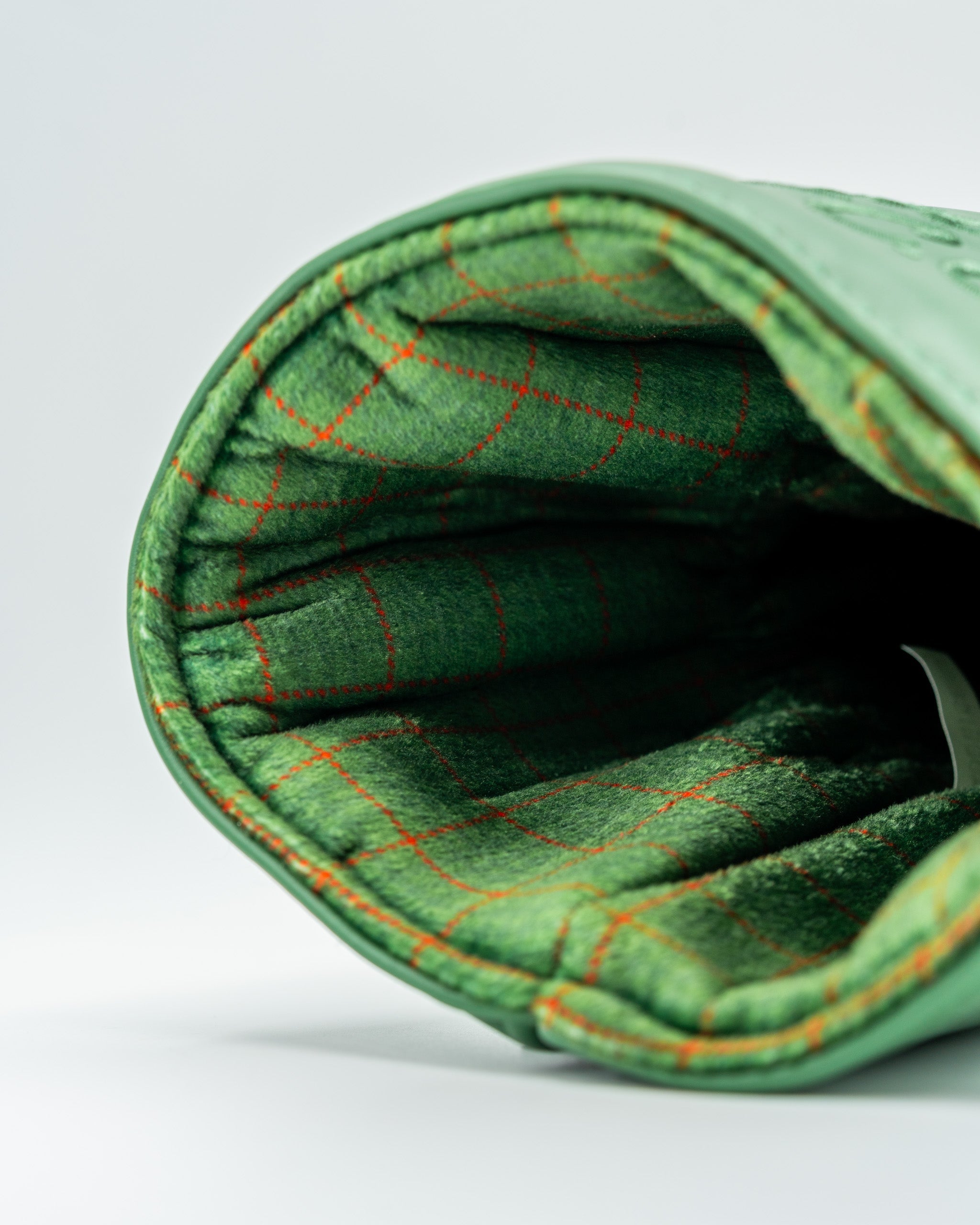 Bushwood CC driver cover featuring a vibrant green exterior with a soft, patterned interior for premium protection.