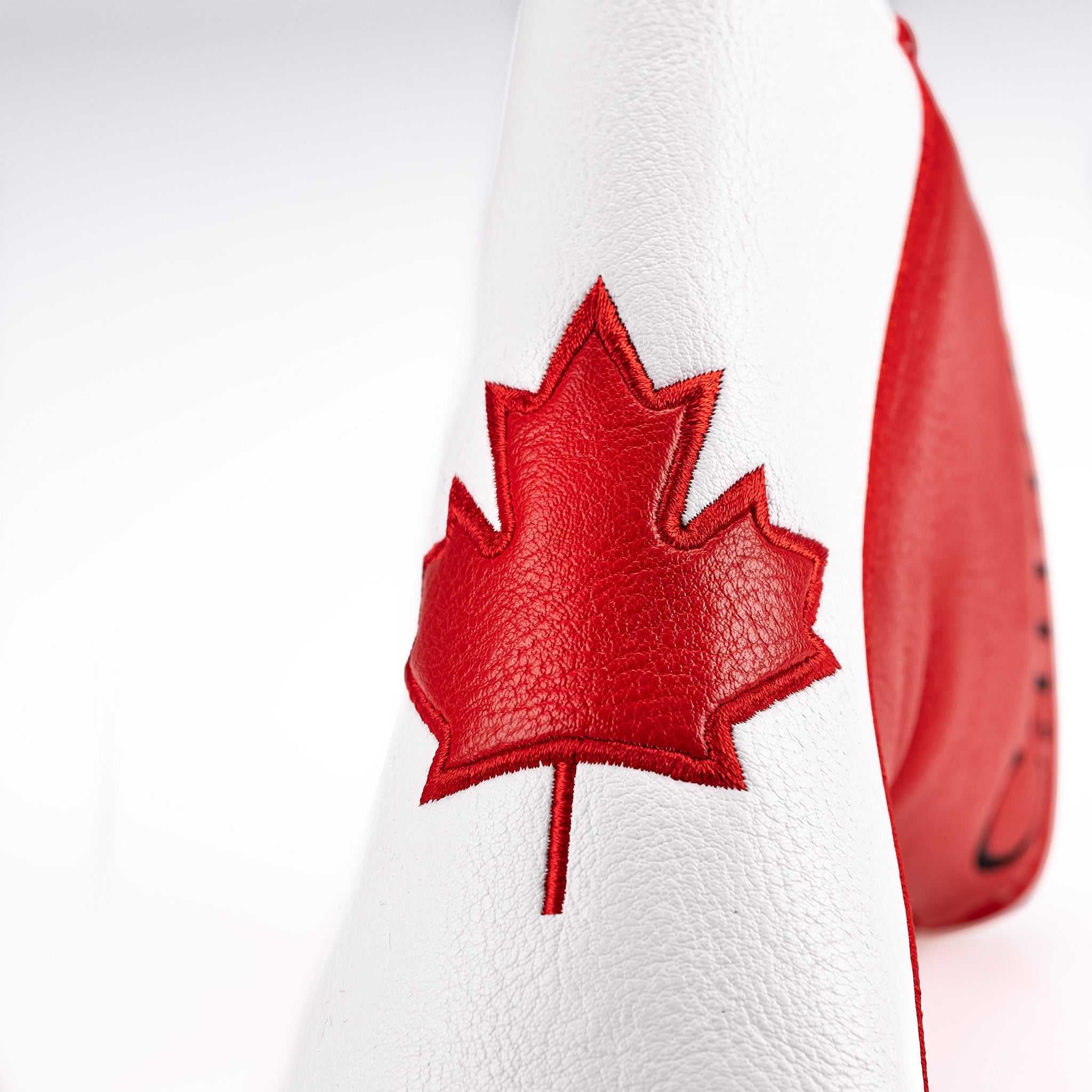 "Canada-themed blade putter cover featuring a leaf design."