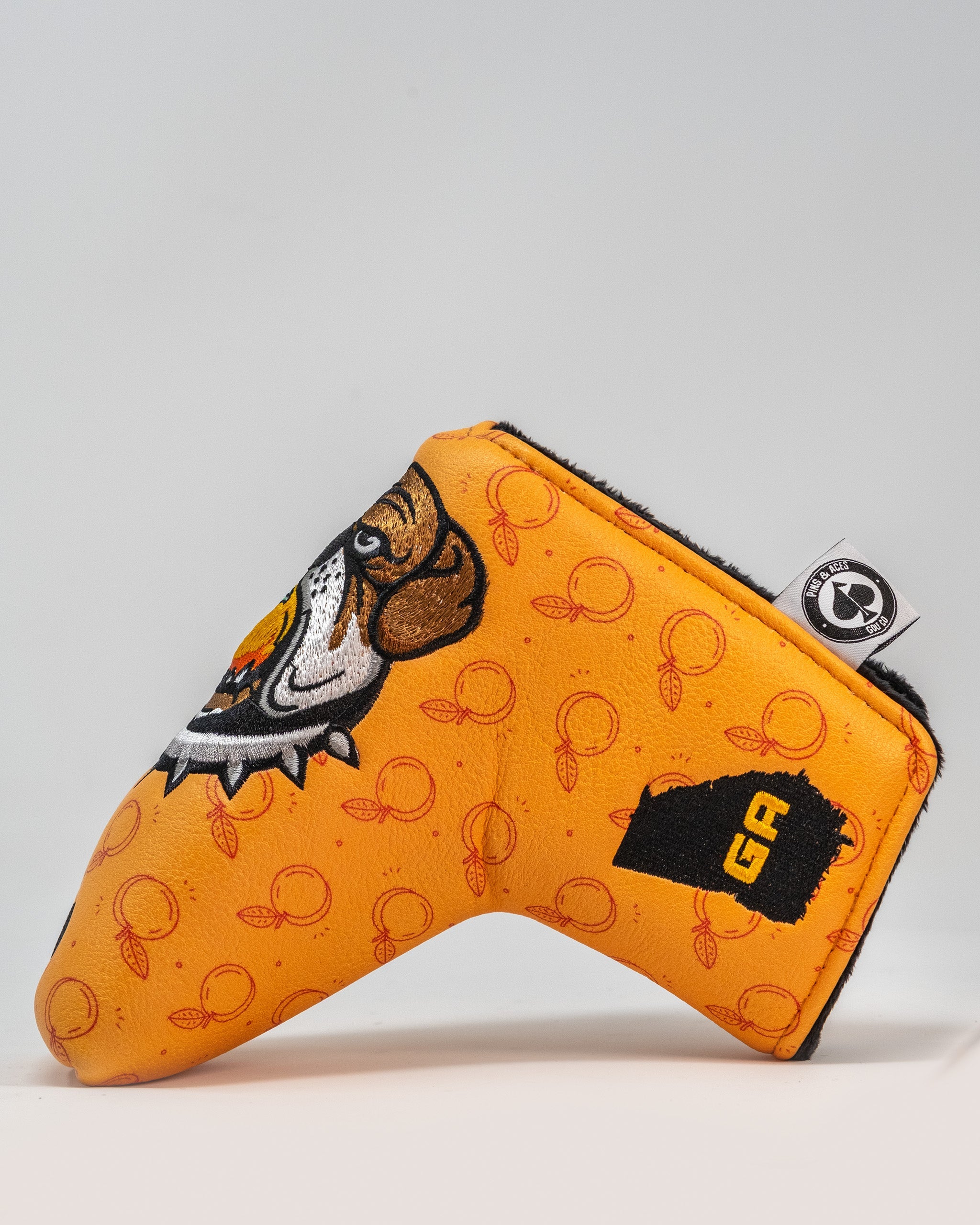 Dawg Country Blade Putter Cover featuring a Bulldog design, made of durable materials with a secure fit for blade putters.