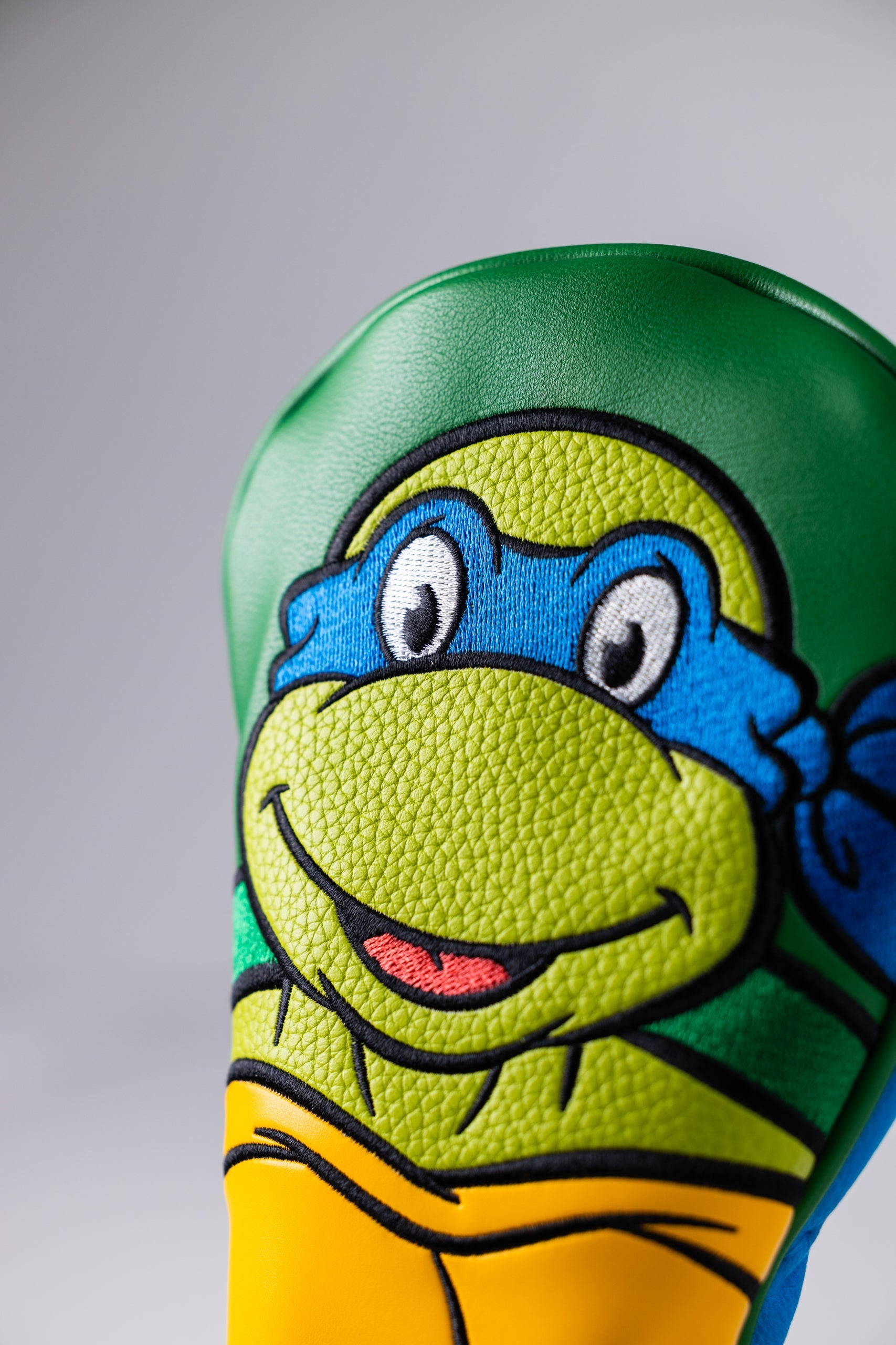 TMNT Leonardo hybrid cover featuring a vibrant design of the character with his signature blue mask and sword, ideal for golf clubs.