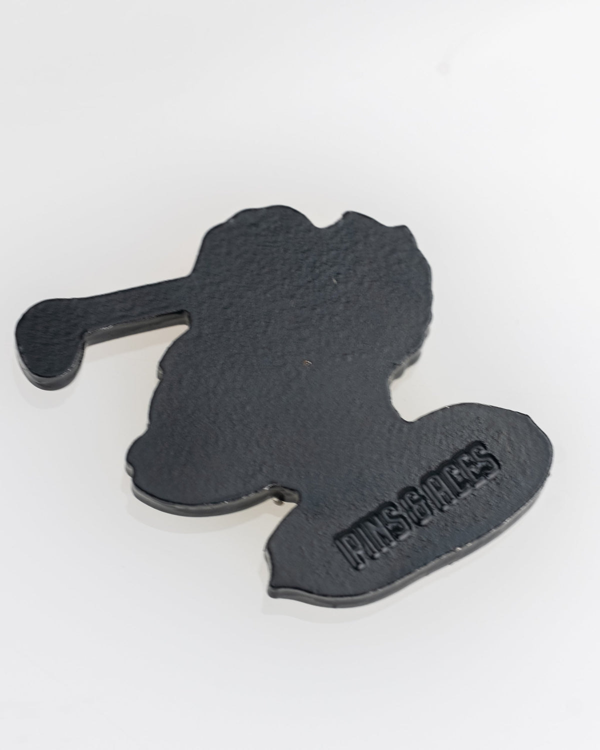 Golfing parrot ball marker featuring a vibrant design with a tropical theme, ideal for golf enthusiasts.