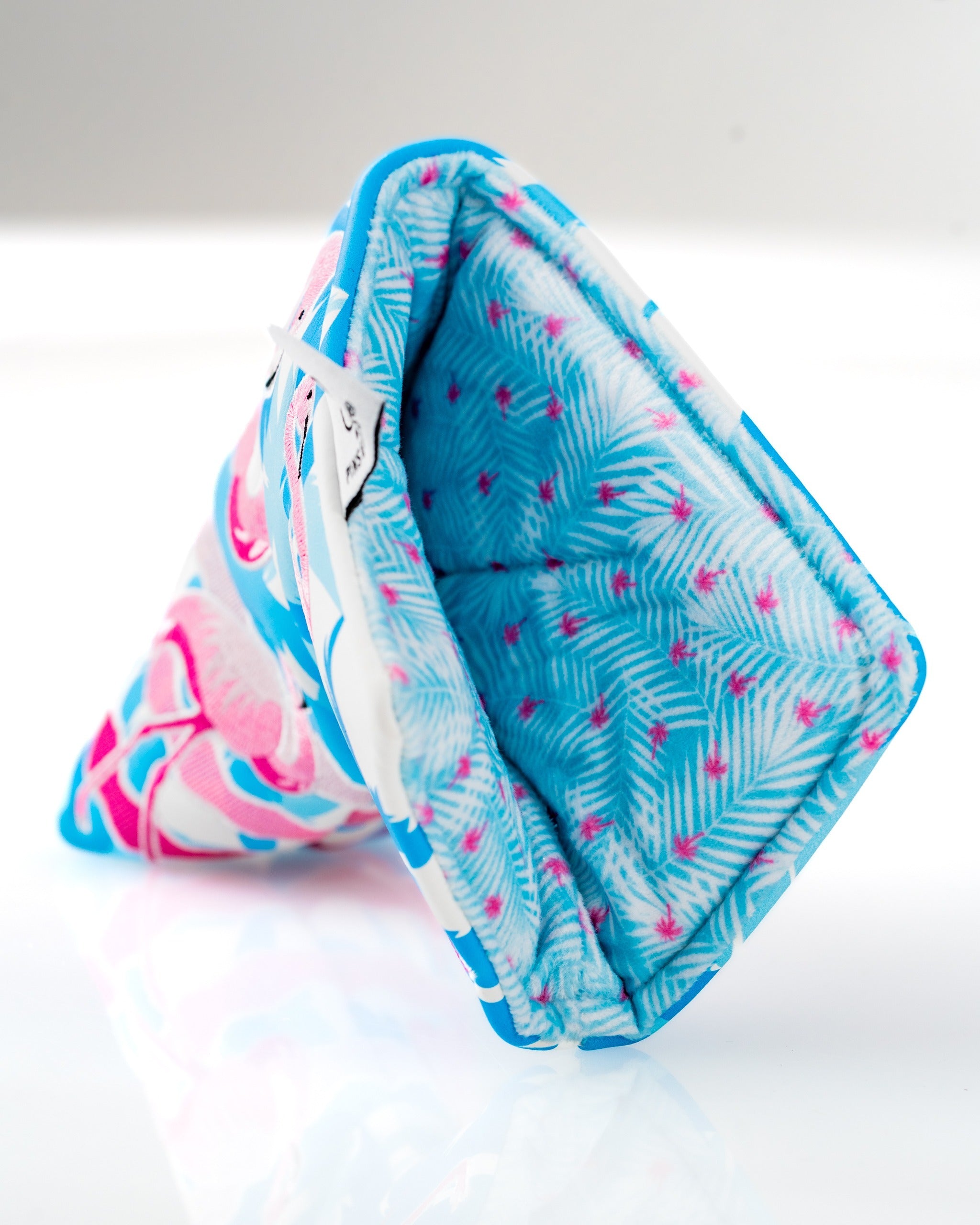 Bright flamingo-patterned blade putter cover featuring a vibrant tropical design, perfect for stylish golfers.