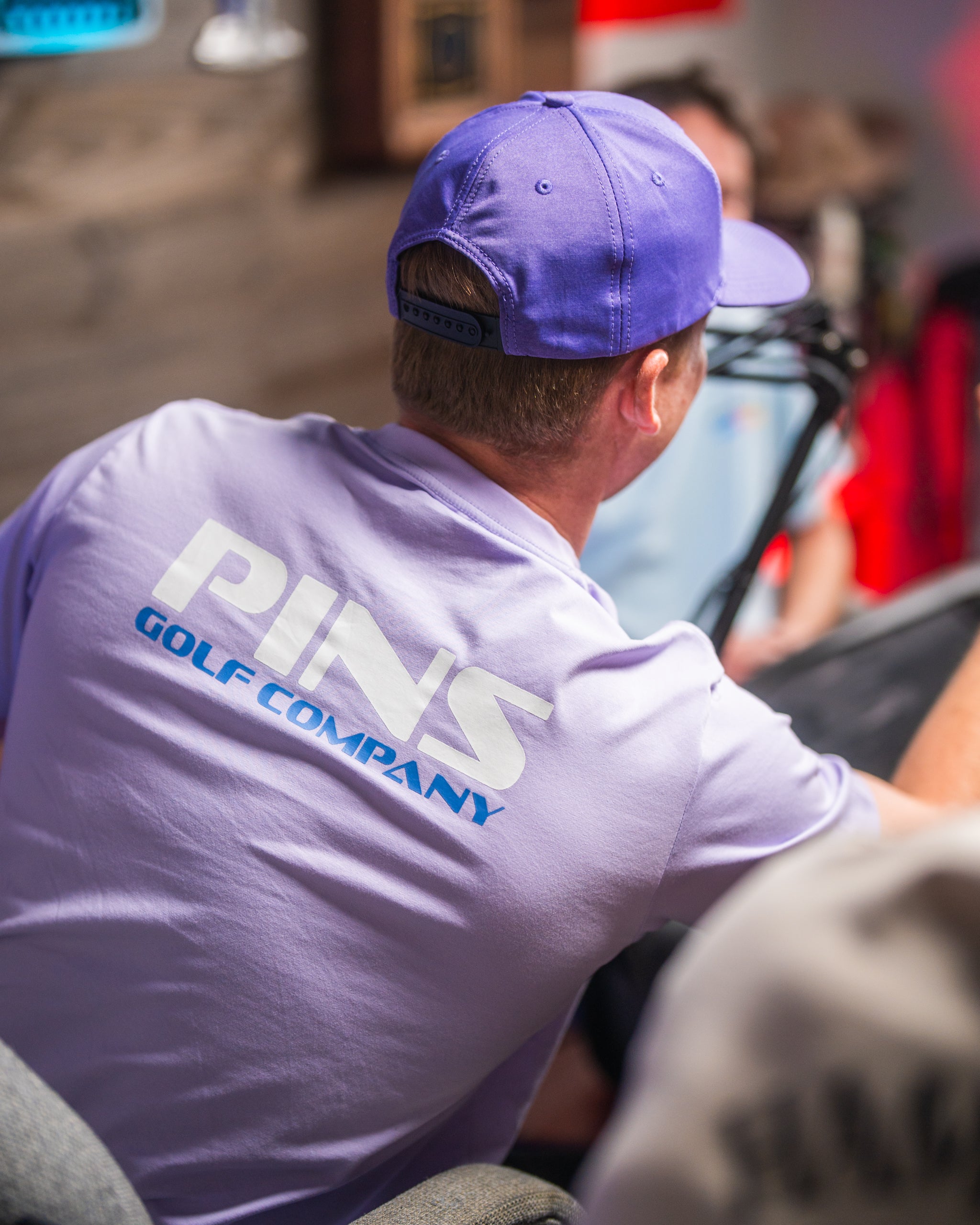 Black Streetwear Tee with "Streamliner" Graphic Design, Featuring a Modern and Casual Style.