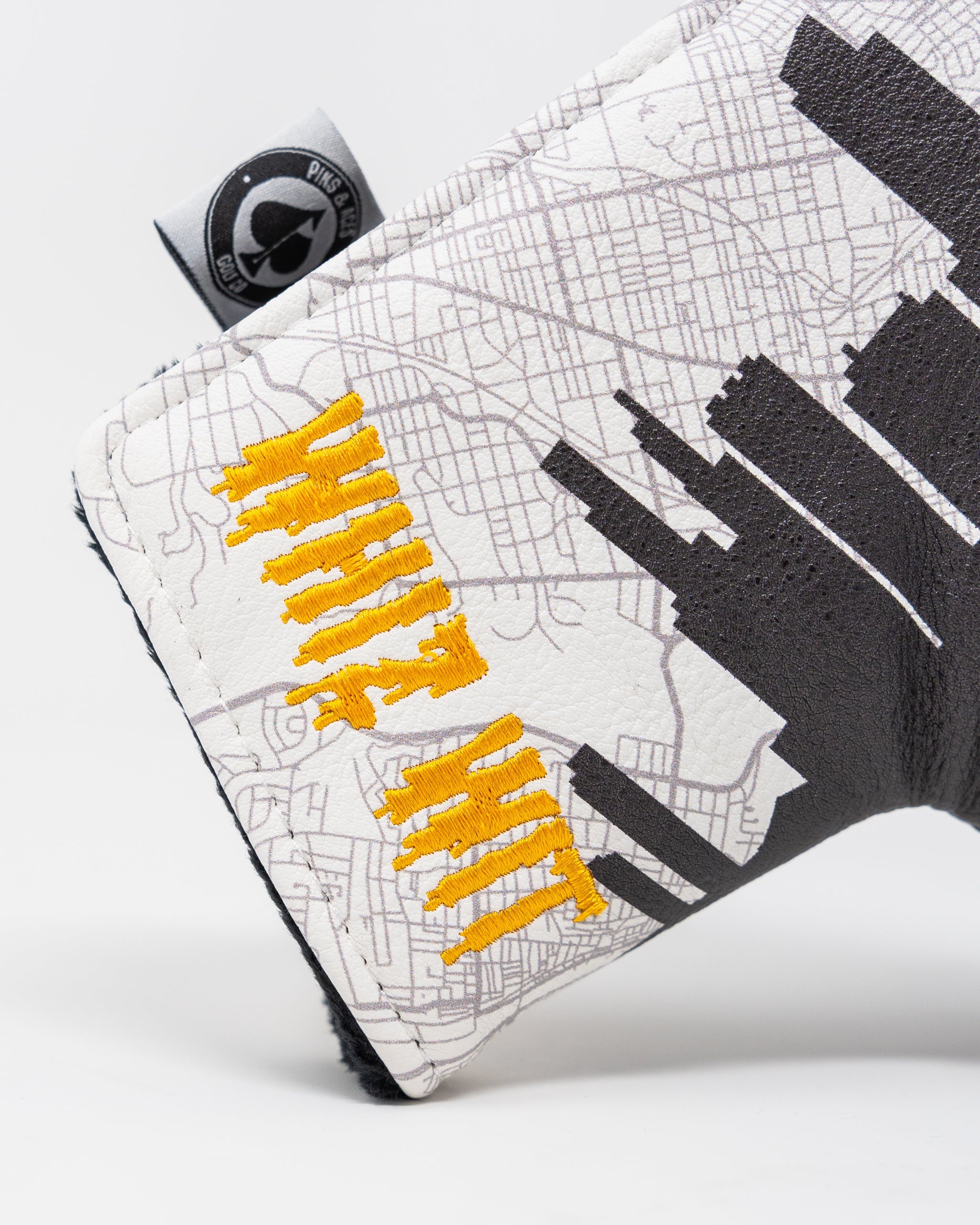 Whiz Wit Blade Putter Cover featuring a wavy design and a vibrant color palette.