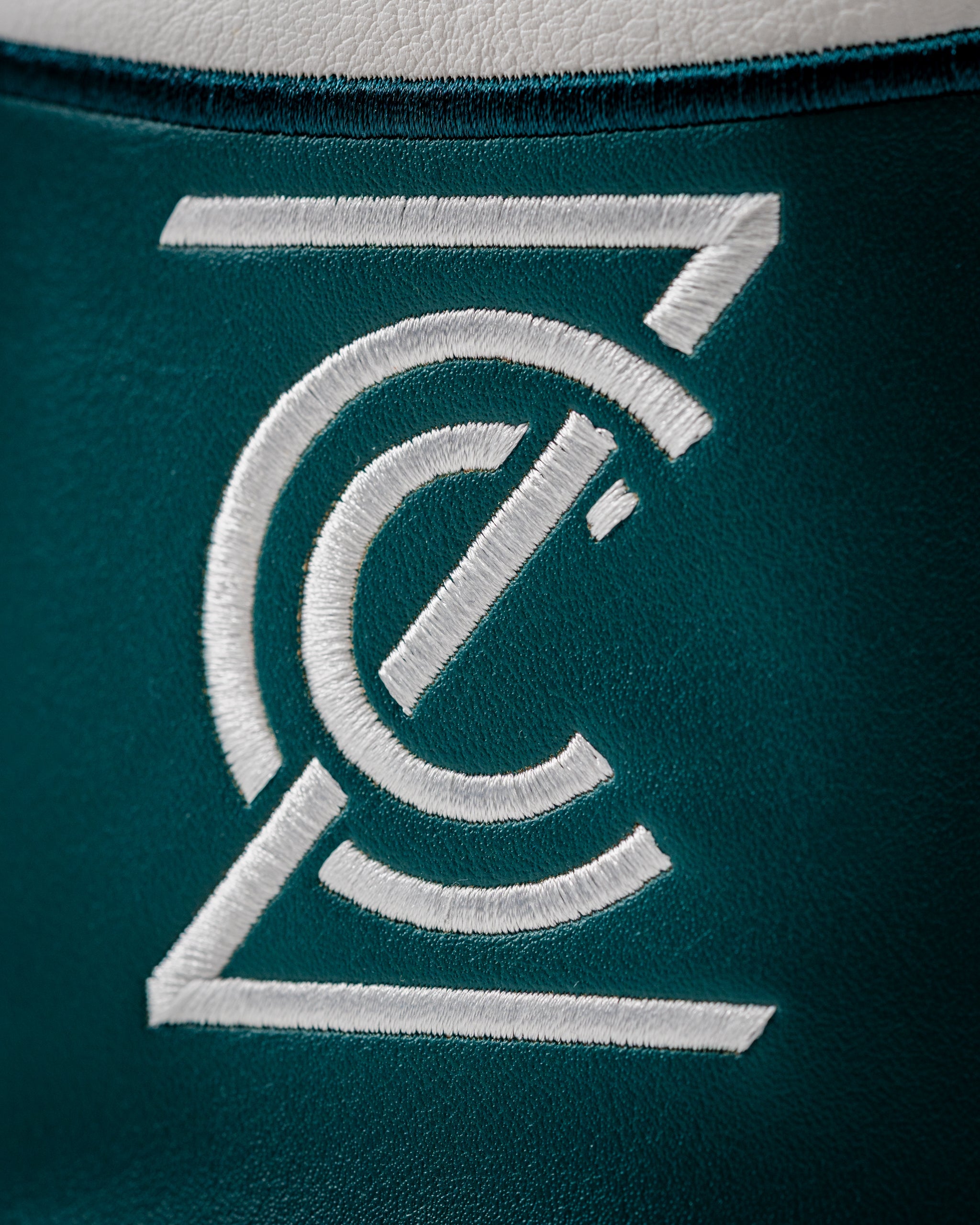 Zynbabwe Country Club Gator driver cover featuring a bold embroidered logo on a textured teal background.